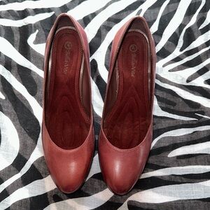 Burgundy Leather size 6M platform pumps!